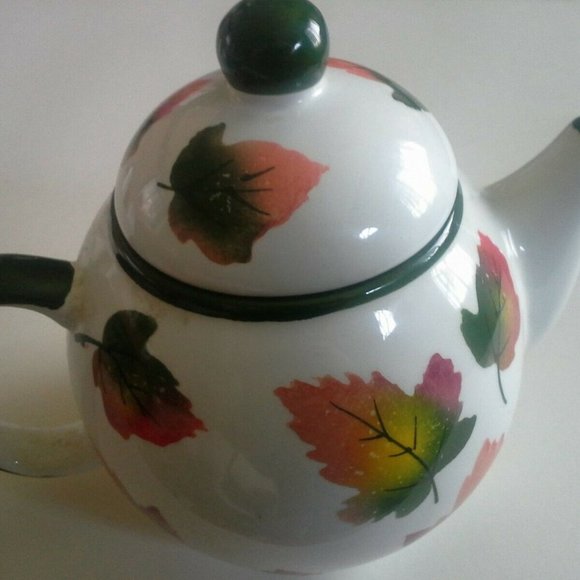 Fall themed Maple leaf Tea pot - Picture 2 of 3